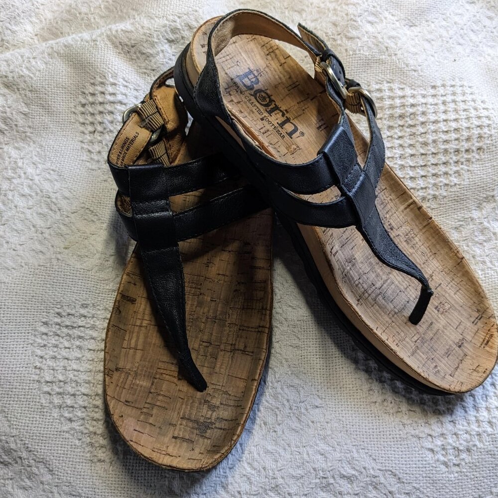 Born black leather thong sandals Sz 9 M